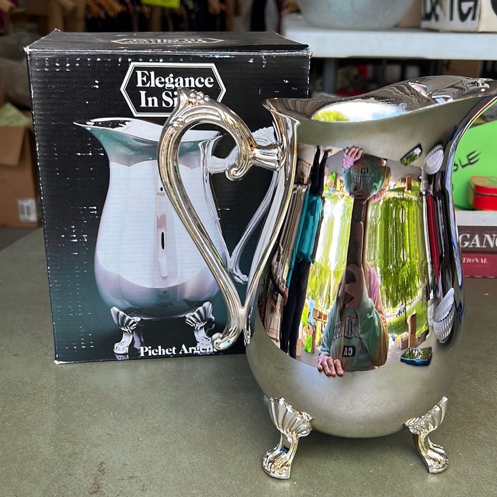 Elegance In Silver Pichet Argent